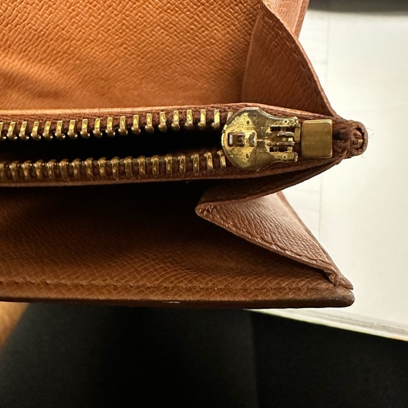 COPY - LV Sarah wallet authentic - Picture 10 of 16